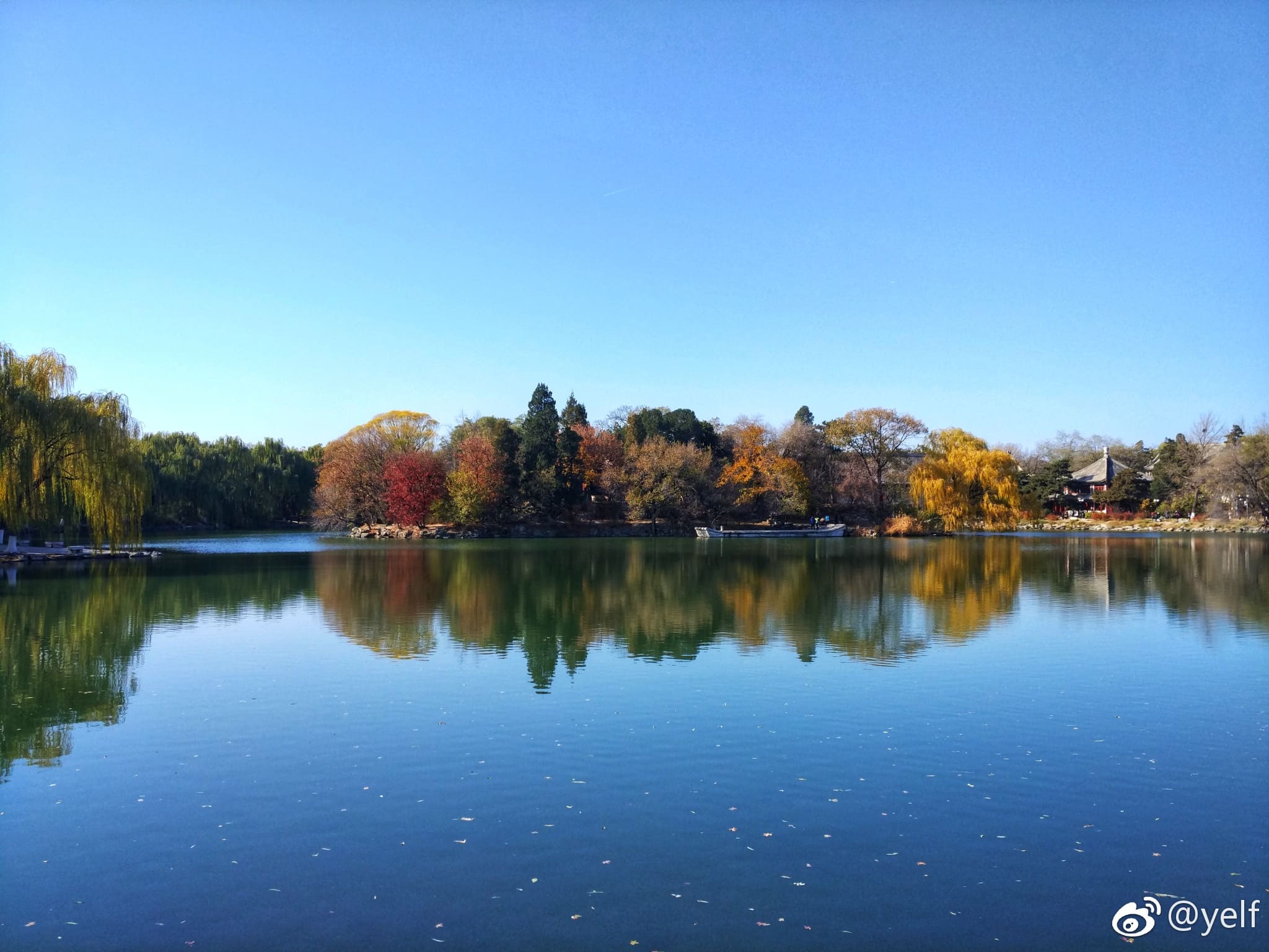 秋日未名湖